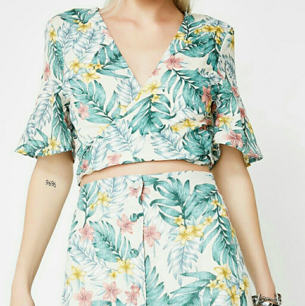 IN THE TROPICS (Dolls Kill set)